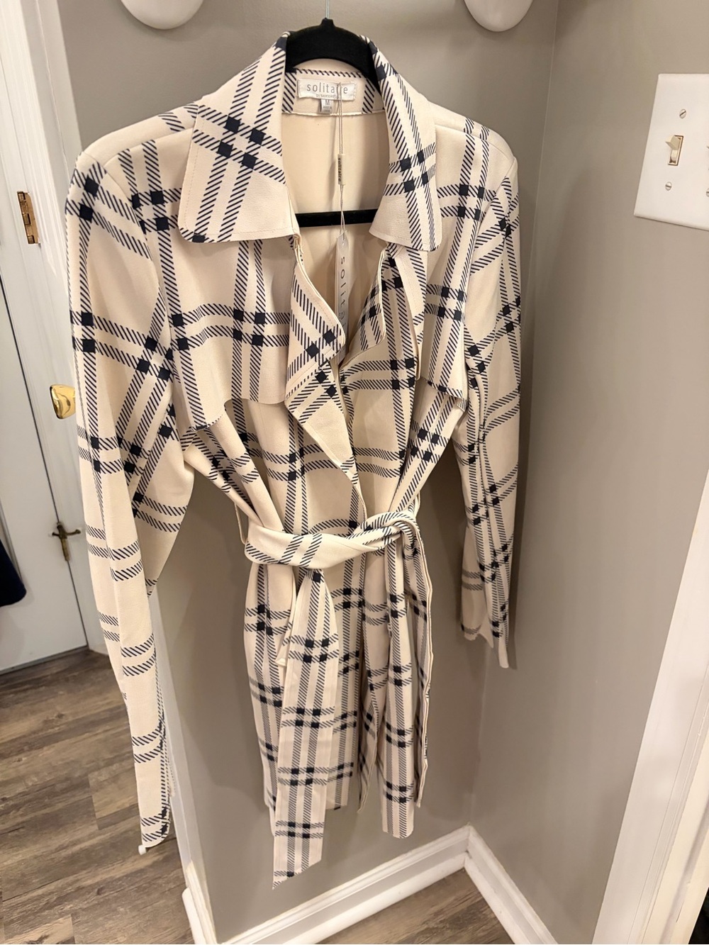 Solitaire Cream and Navy Plaid Open Front Coatigan - Picture 9 of 10